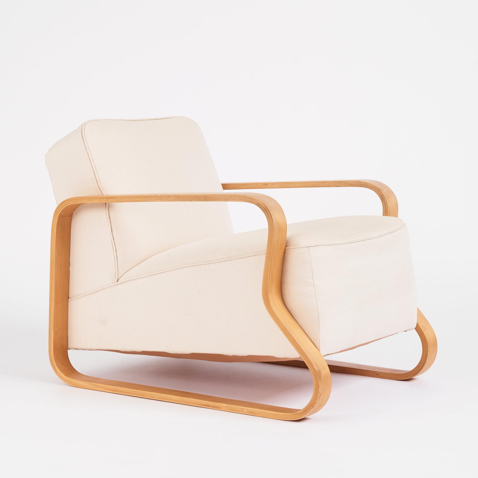 Alvar Aalto, ”Padded Paimio modell 44” fåtölj, Huonekalu-ja Rakennustyötehdas Oy eller Artek, Finland ca 1934-35.
