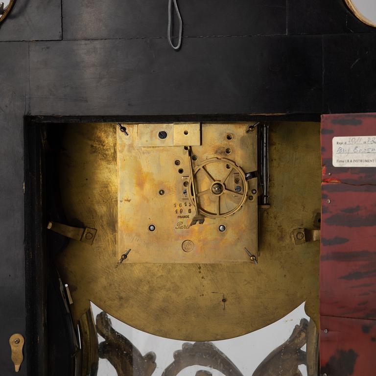 A French Louis XV-style bracket clock, second half of the 19th Century.