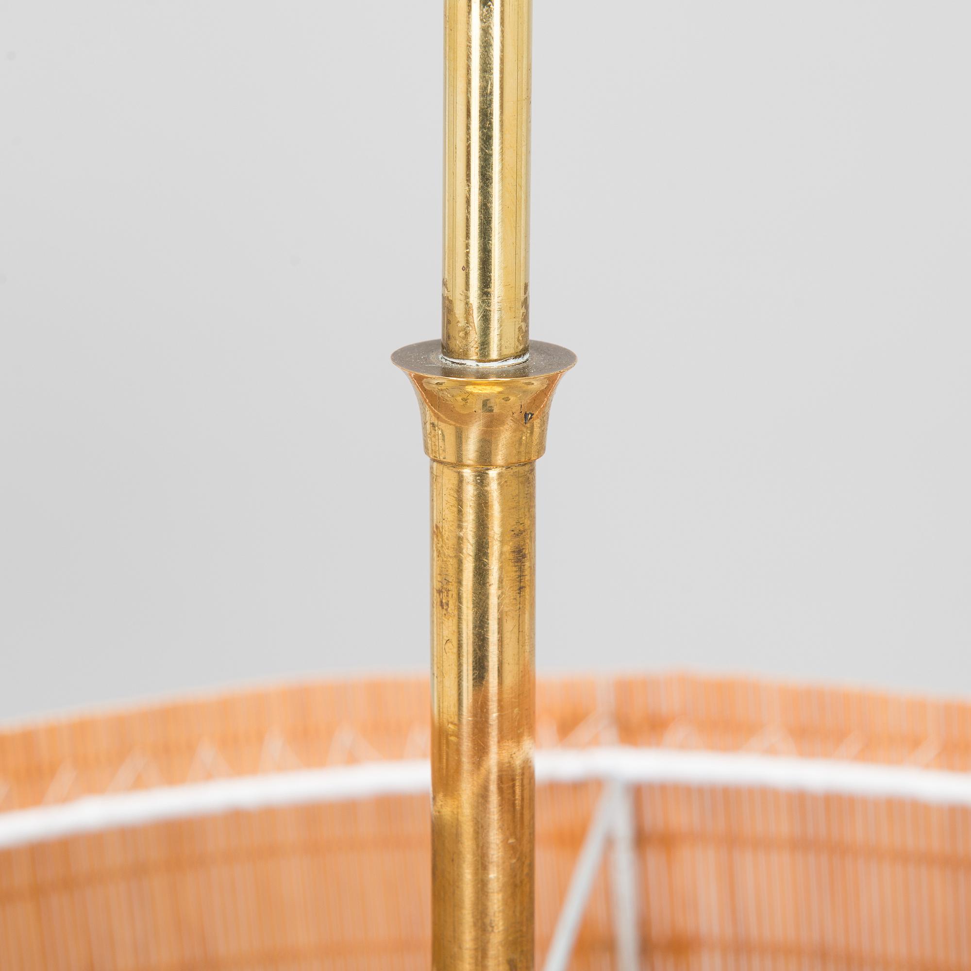 Paavo Tynell, kattovalaisin, malli 1359/4 Taito 1900-luvun puoliväli.