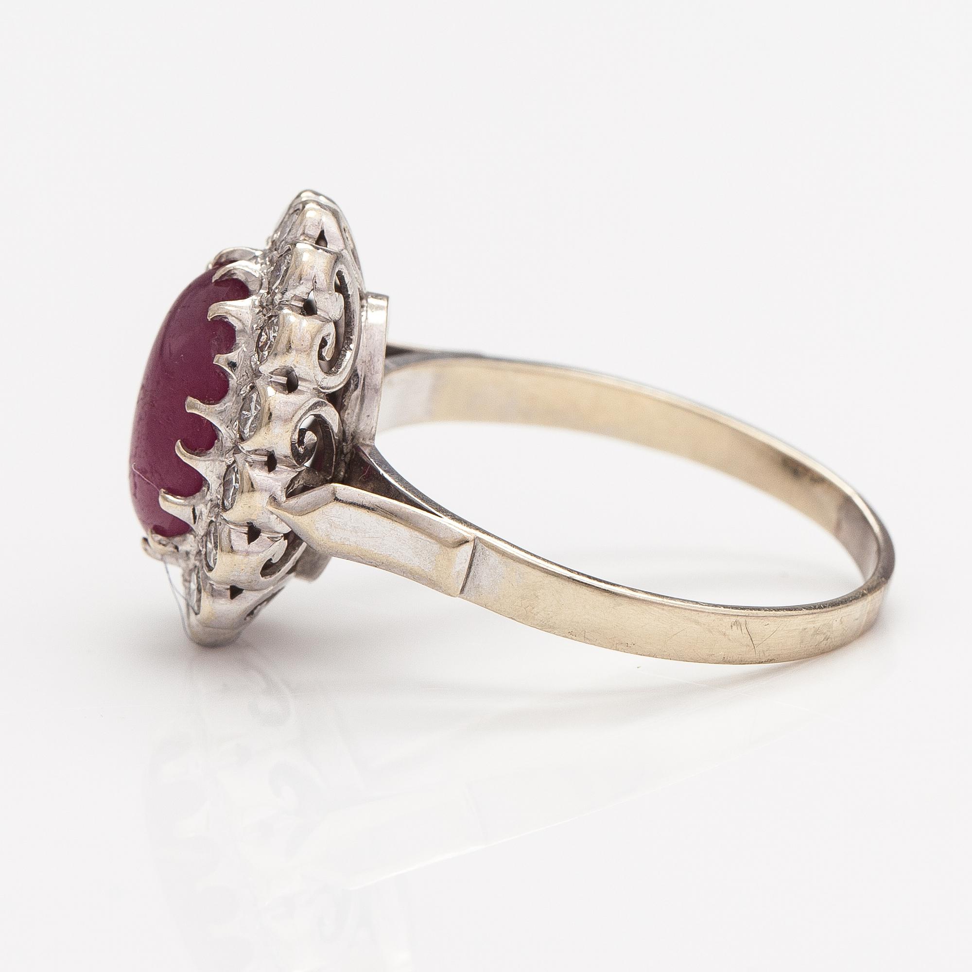 Ring, 18K vitguld, rubin och diamanter ca 0.48 ct tot.
