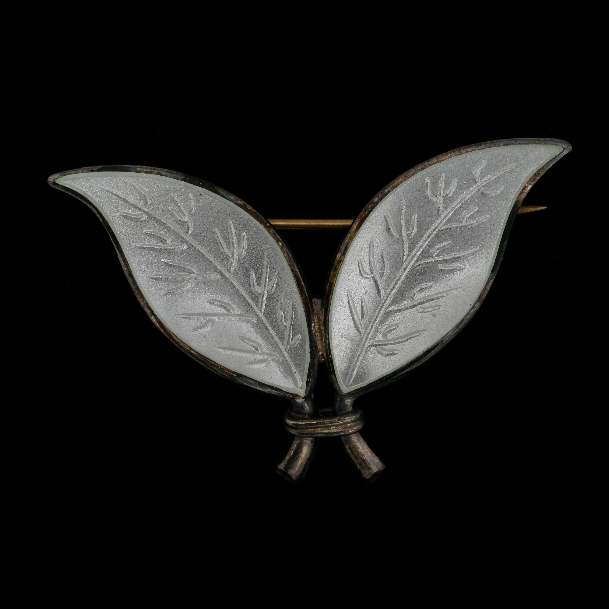 HALSBAND, ARMBAND, ÖRHÄNGEN, ett par samt BROSCH, sterlingsilver och emalj, Norge, 1900-tal. Vikt 48 G.
