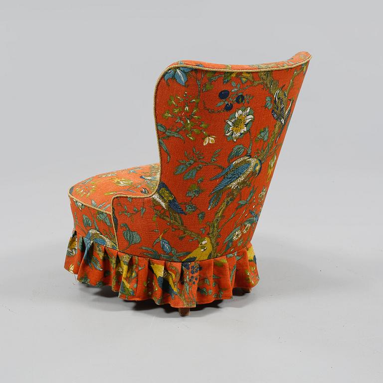 FÅTÖLJ, sk. Emmafåtölj, omkring 1900-talets mitt.