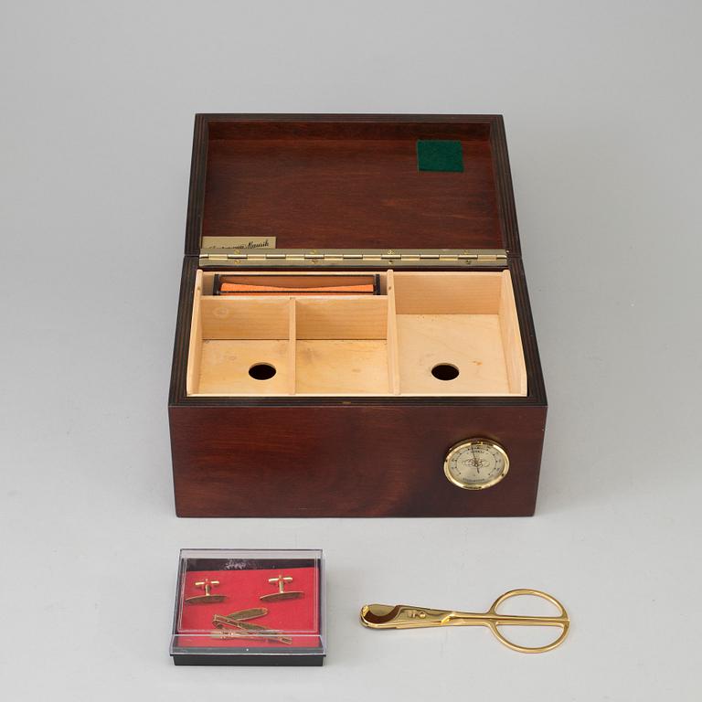 HUMIDOR, Justus van Maurik.