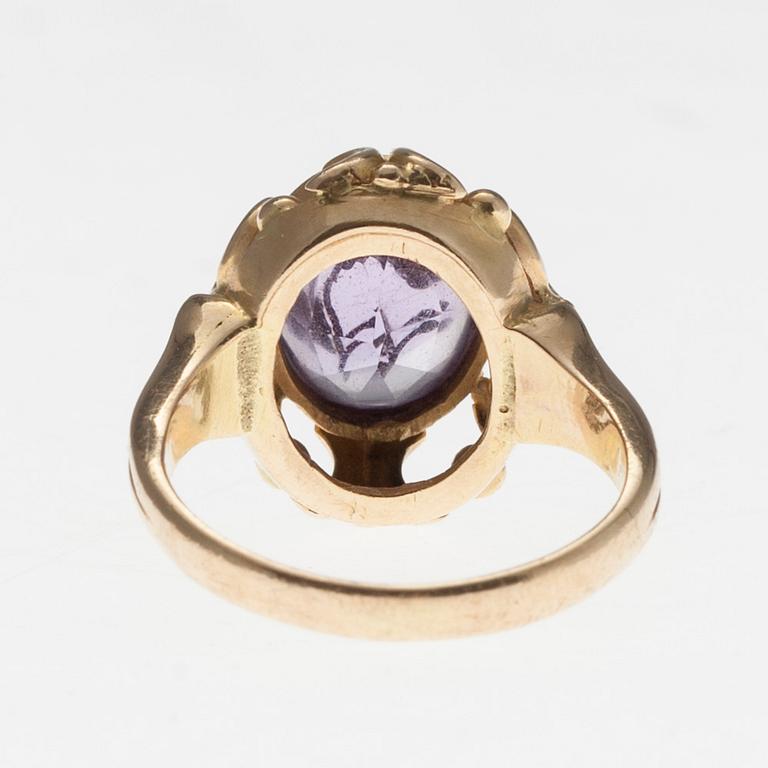 RING, 18k, guld, Sverige 1940, ametist, total vikt 5,7 g.