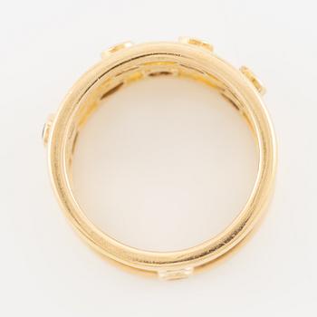 Ring 18K and 23K gold with diamonds in various colours.