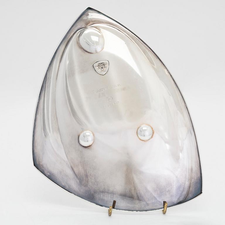 Tapio Wirkkala, silver dish model TW 100, Kultakeskus, Hämeenlinna 1967.