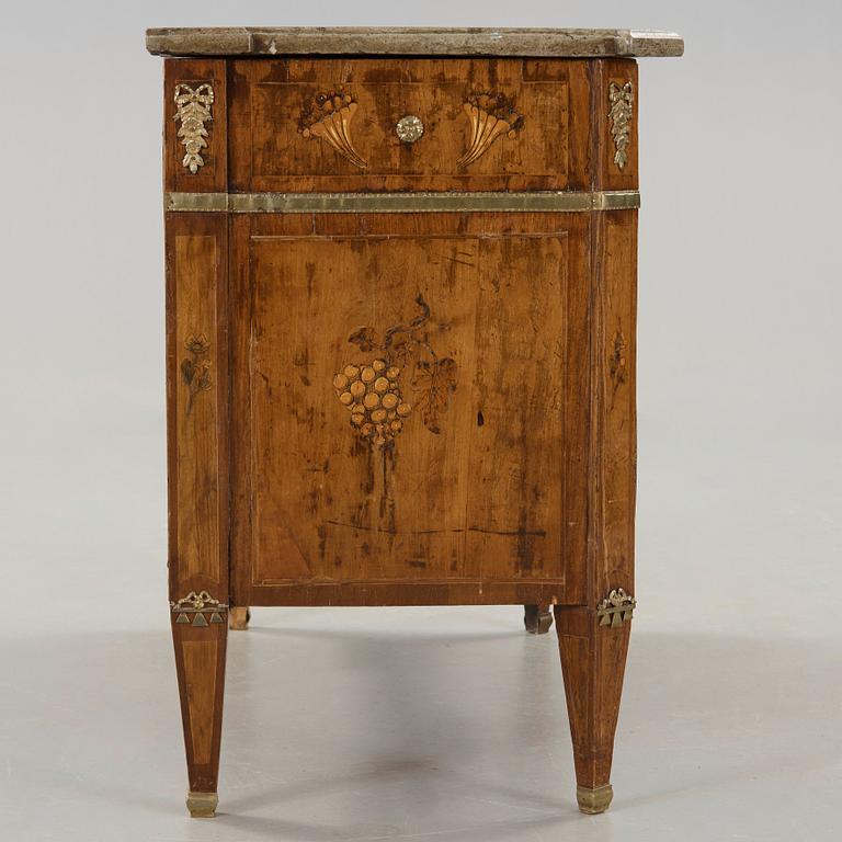 BYRÅ, Carl Lindborgs art (mästare i Stockholm 1781-1808), gustaviansk, 1700-talets slut.