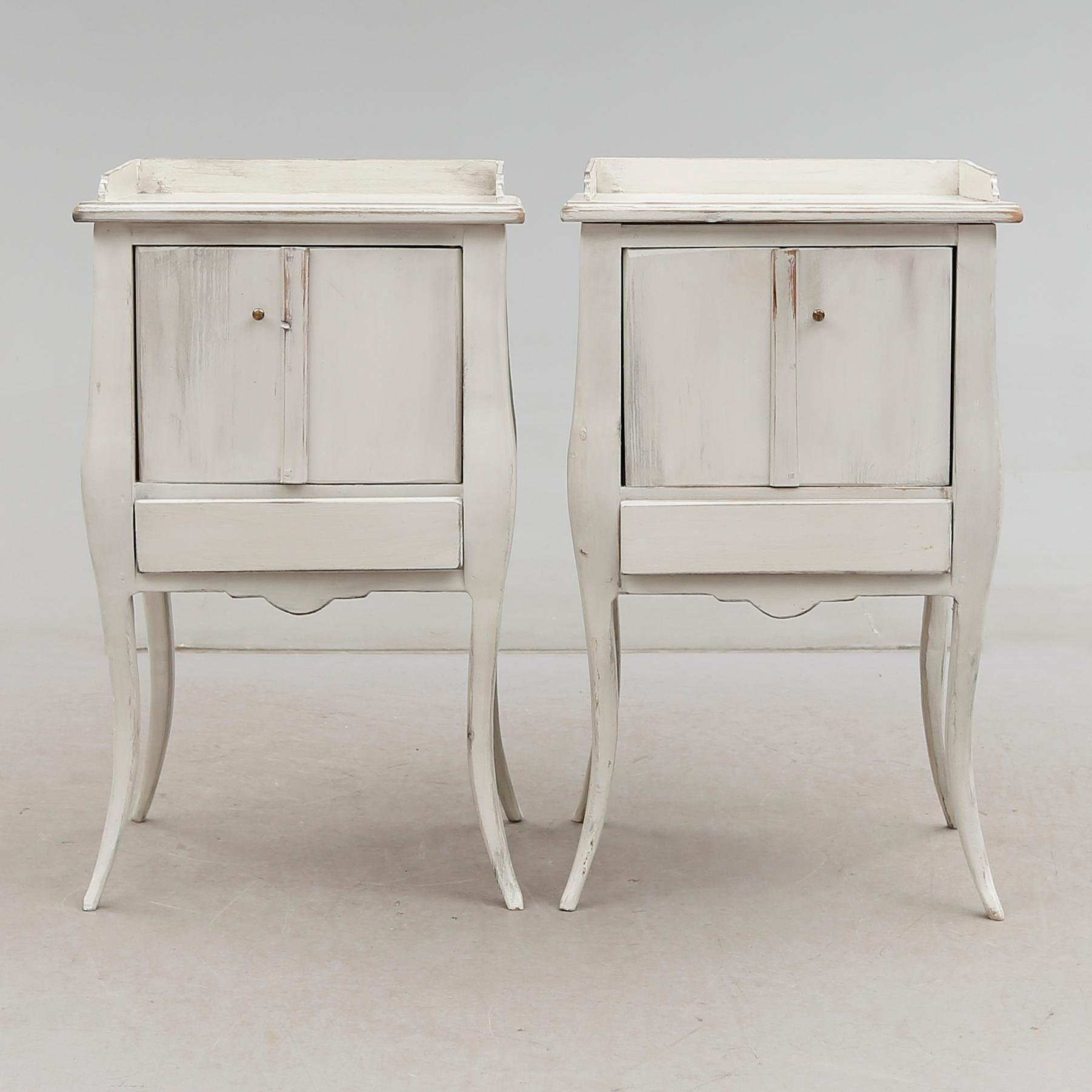 SÄNGBORD, 1 par, omkring år 1900.