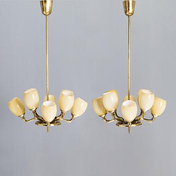 Paavo Tynell, a pair mid-20th century '1382' chandeliers for Idman.