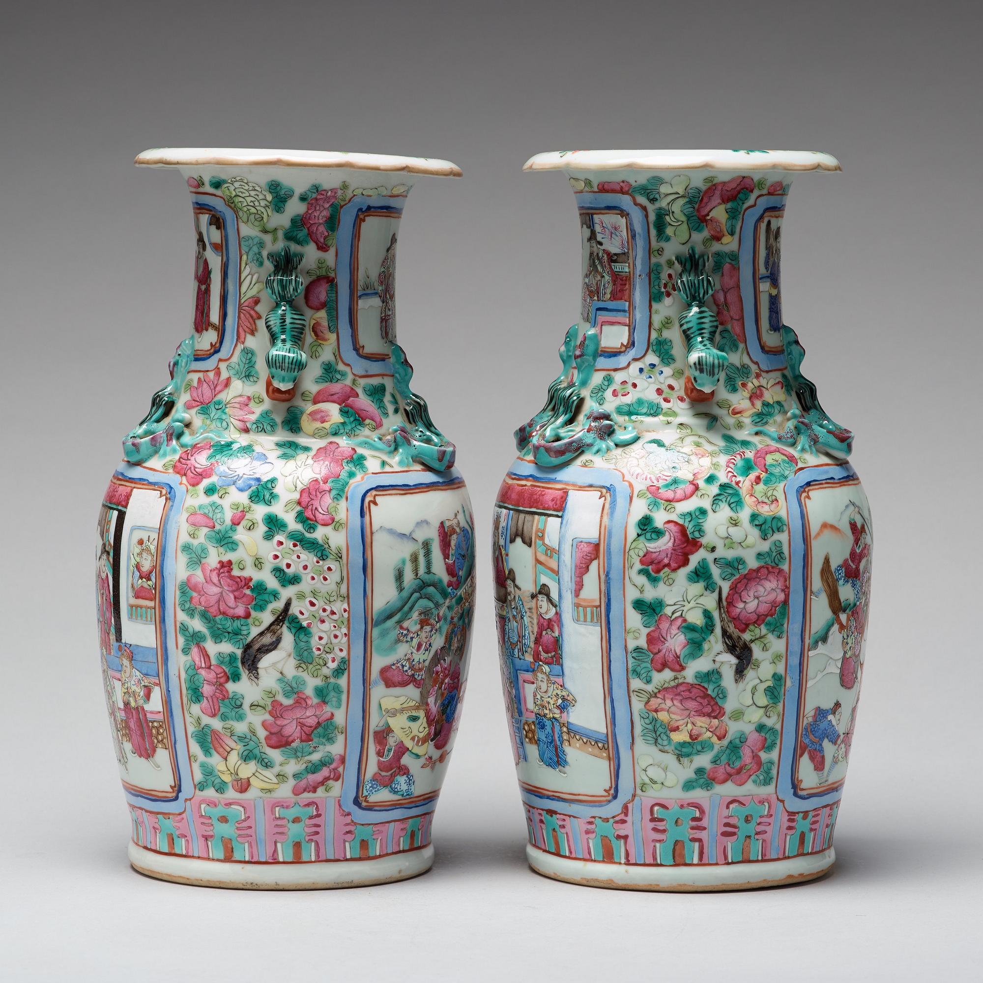 VASER, ett par, porslin. Qingdynastin, 1800-tal.