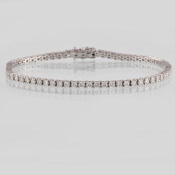 ARMBAND, 18K vitguld med briljantslipade diamanter ca 3.10 ct. Vikt 9,4 gram.