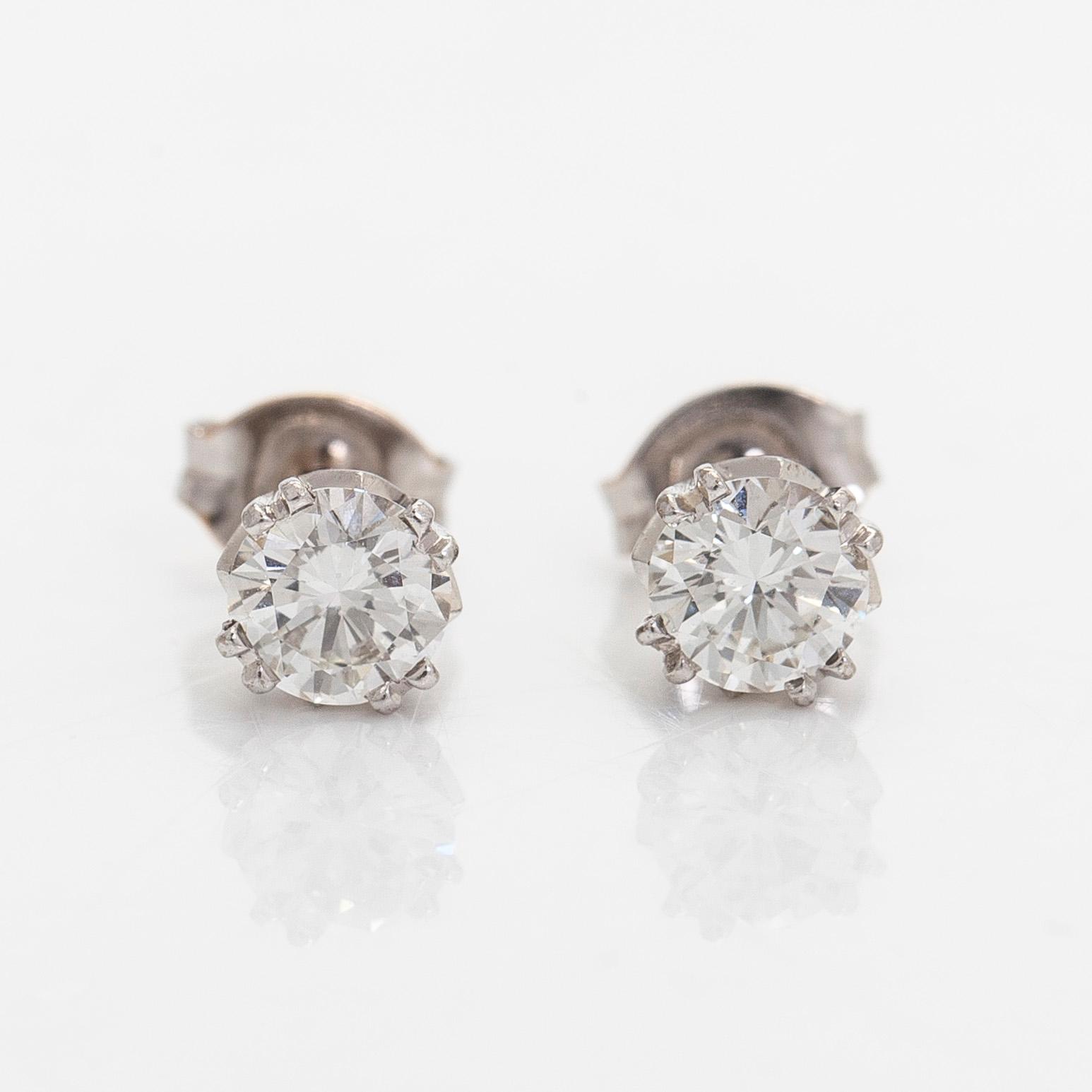 Korvakorut, briljanttihiotut timantit yhteensä 0,70 ct, 14K valkokultaa.