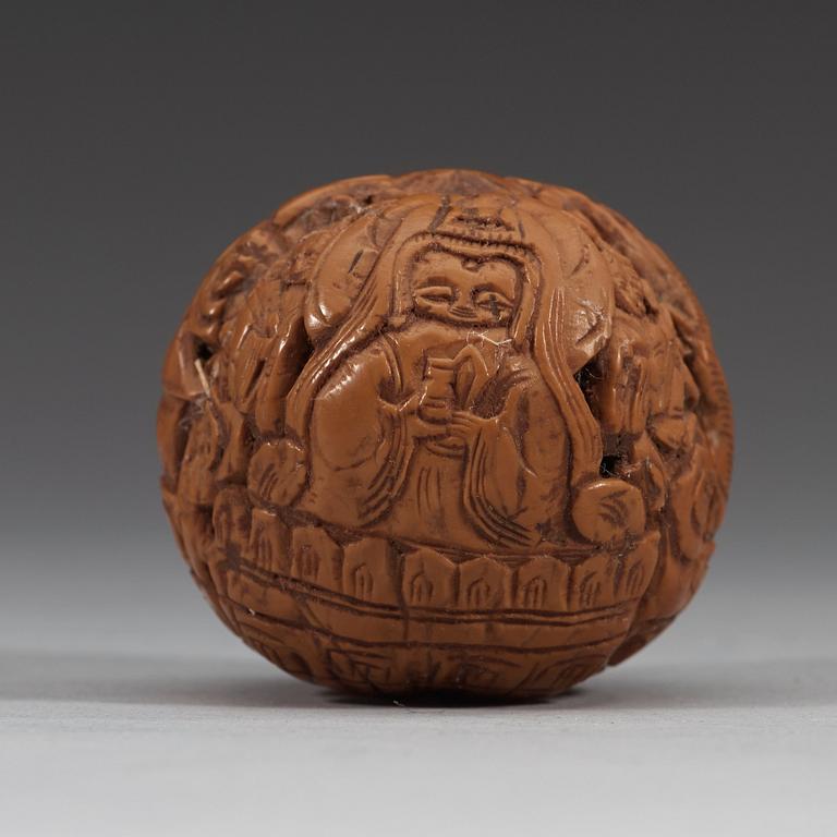 SKULPTERADE VALNÖTTER, sex stycken. Sen Qing dynasti (1644-1912).