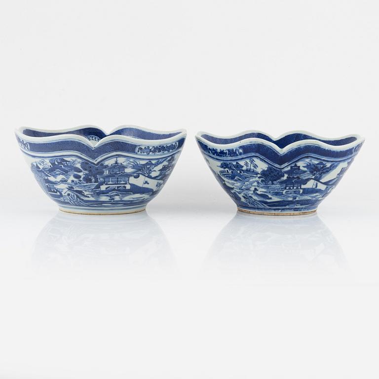 a pair of blue and white bowls, China, Jiaqing (1796-1820).