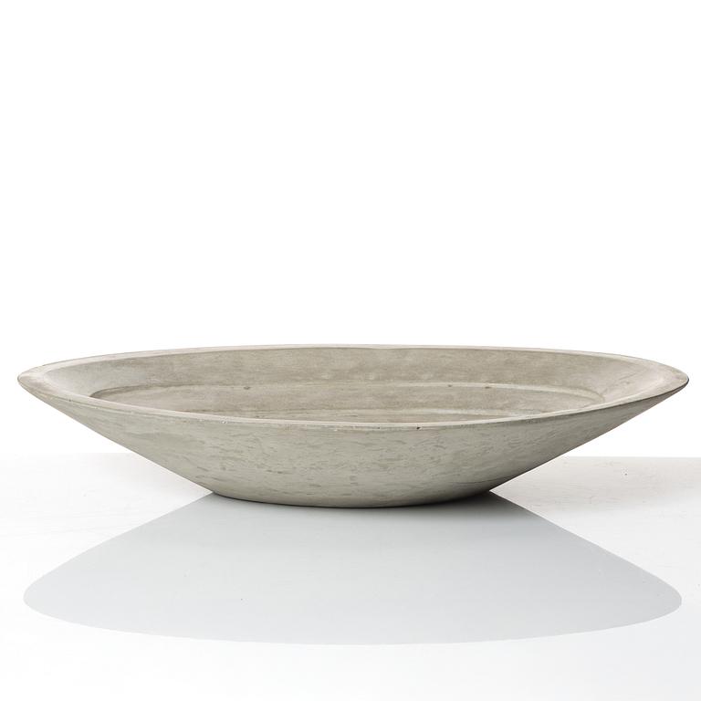 Stina Lindholm, a concrete dish, Skulpturfabriken, Sweden.