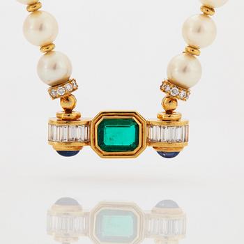 A Bulgari cultured pearl necklace with an 18K gold plaque set with a faceted emerald.