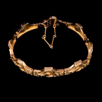BJÖRN WECKSTRÖM, A BRACELET Golden Bridge, 14K gold, Lapponia 1979.