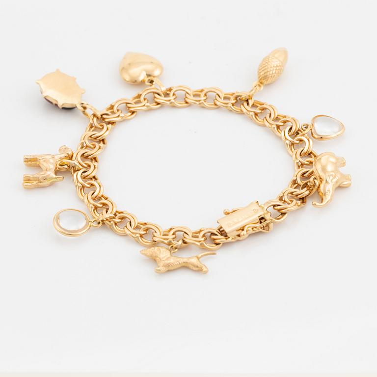 18K gold bracelet.