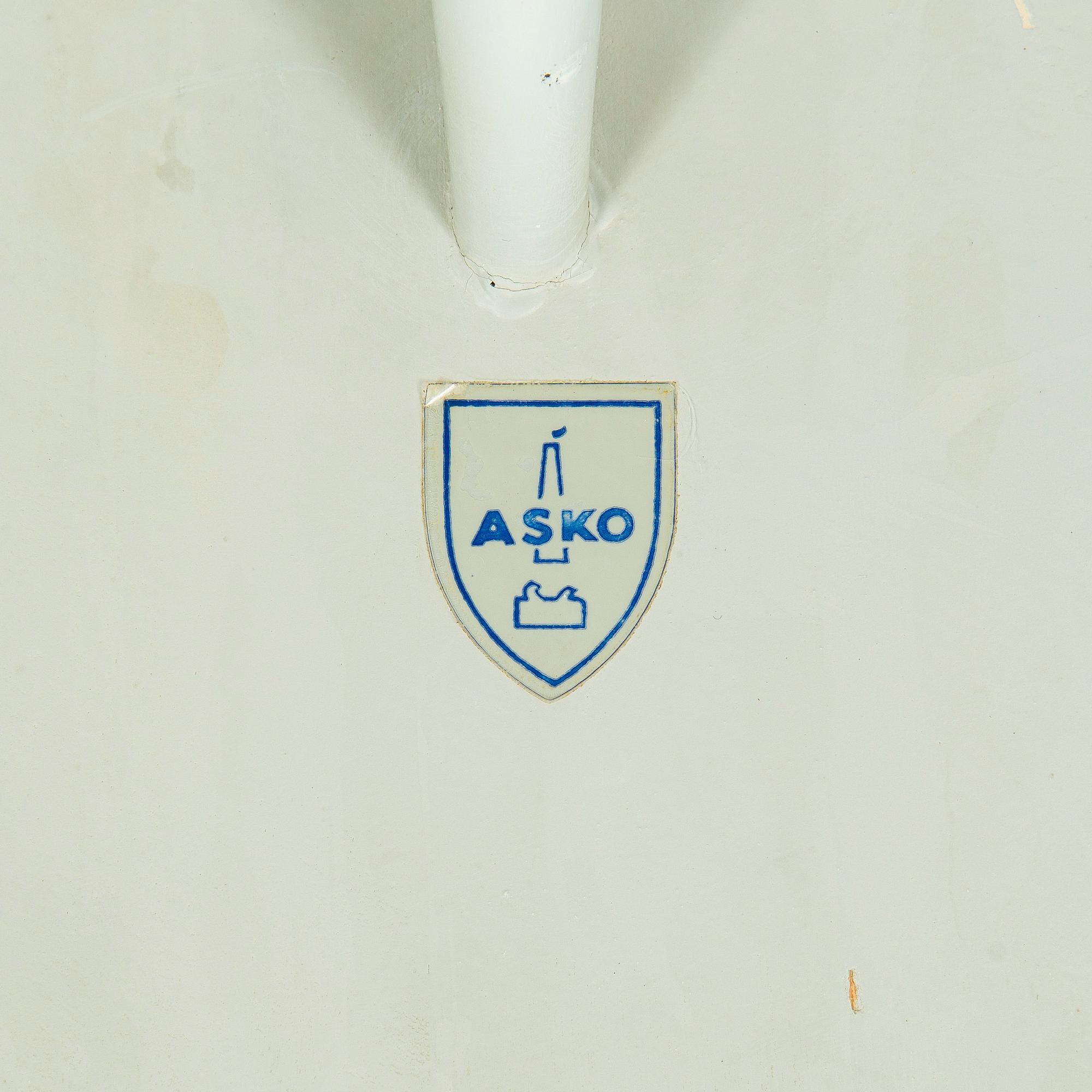 Ilmari Tapiovaara, tuoli, "Mademoiselle", Asko, 1900-luvun puoliväli.