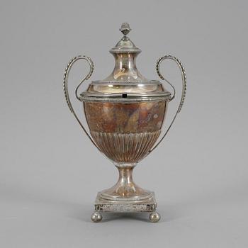 SOCKERSKÅL, silver, Stockholm, 1897. Vikt ca 441g.
