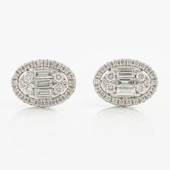 Oval earrings with baguette and brilliant-cut diamonds.