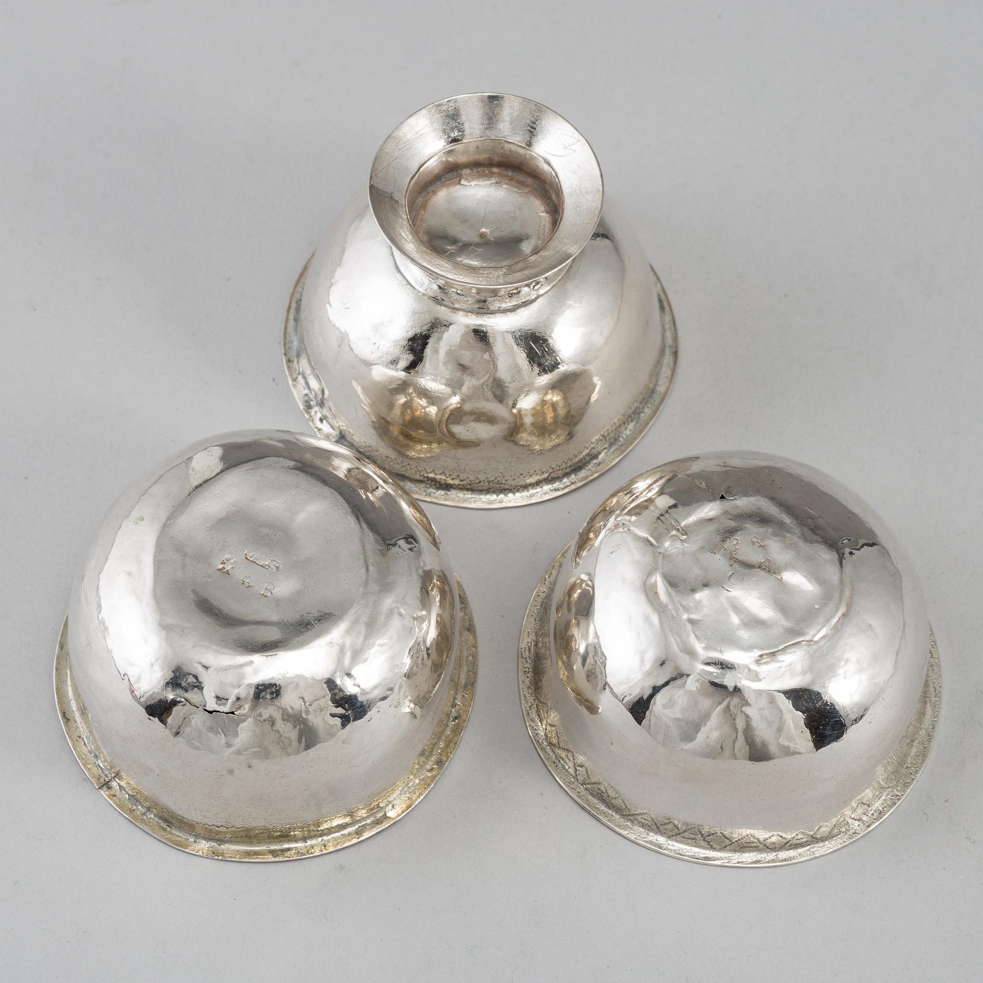 TUMLARE, 2 st samt SUPKOPP, silver, Sverige, 1700-tal.