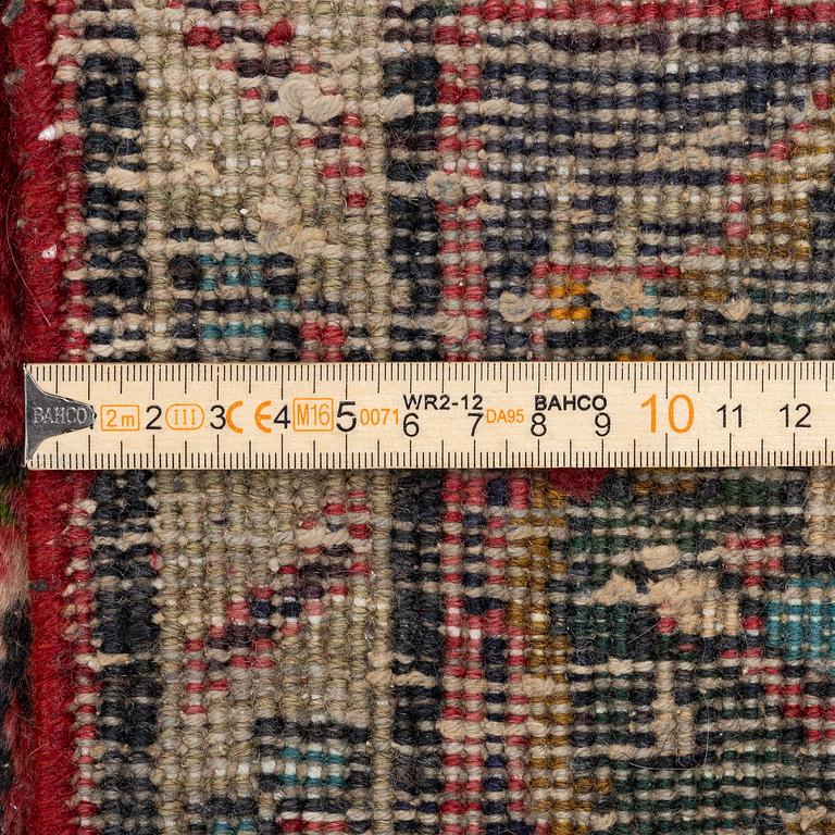 Matta, semiantik Heris/Gorovan, ca 275 x 200 cm.