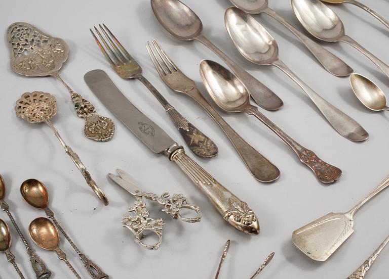 PARTI BESTICK, silver, 31 delar, diverse svenska/danska stämplar, 1800/tidigt 1900 talet, vikt 1122g.