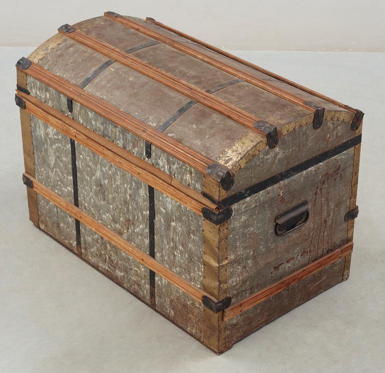 KOFFERT, omkring sekelskiftet 1800/1900-tal.