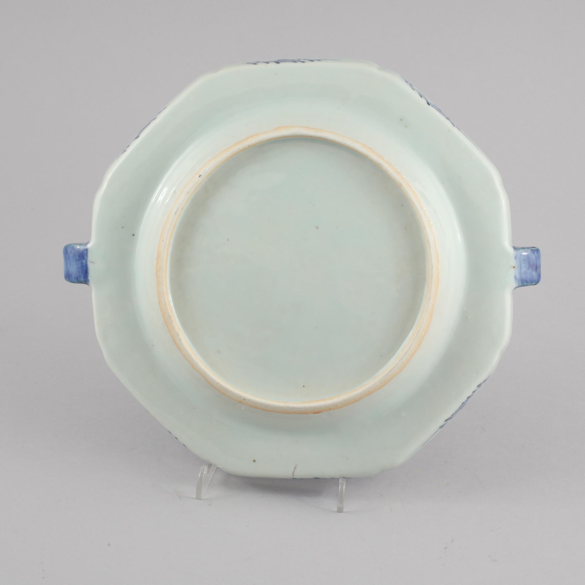VÄRMEFAT, porslin, Kina, omkring år 1800.