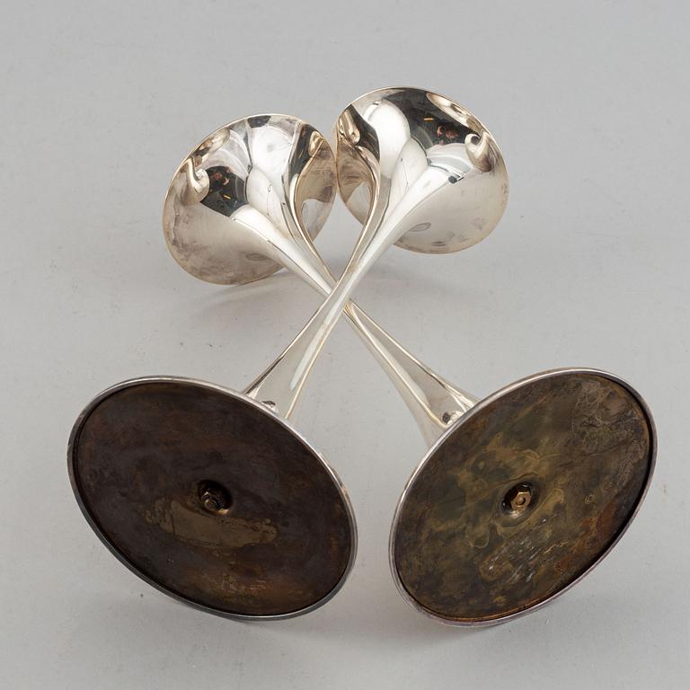 Tapio Wirkkala, ljusstakar, ett par, silver, "Trumpetti", Kultakeskus, Tavastehus, 1979.
