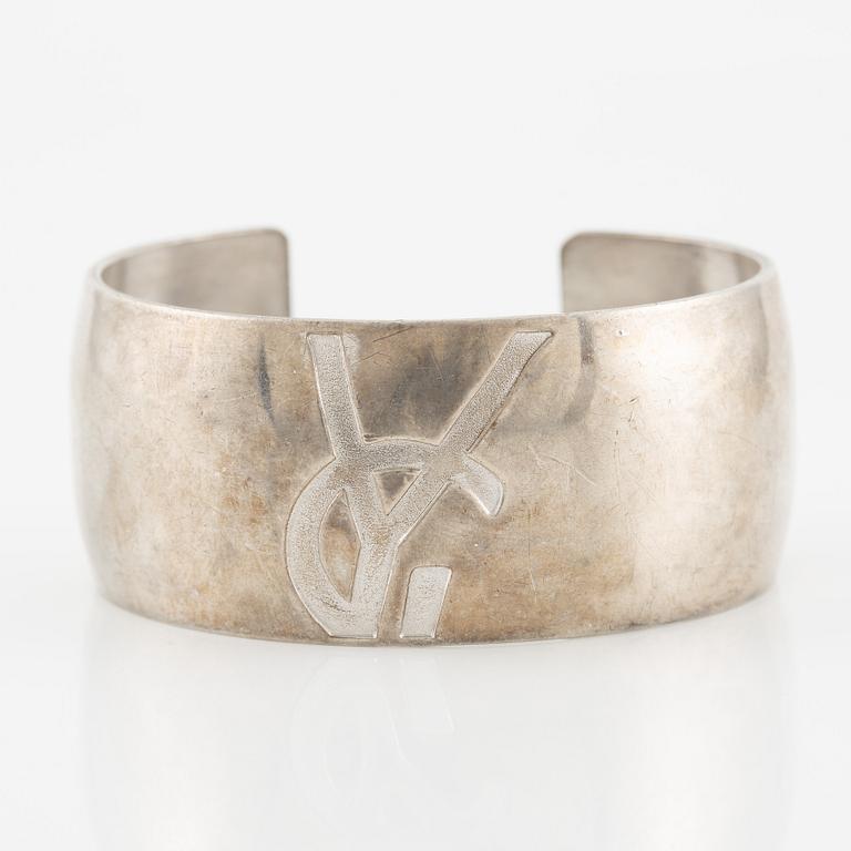 Yves Saint Laurent, armring och hänge, silver.