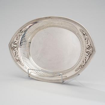 FABERGÉ LEIPÄKORI, hopeaa, Pietari 1908-1917, paino 934 g.