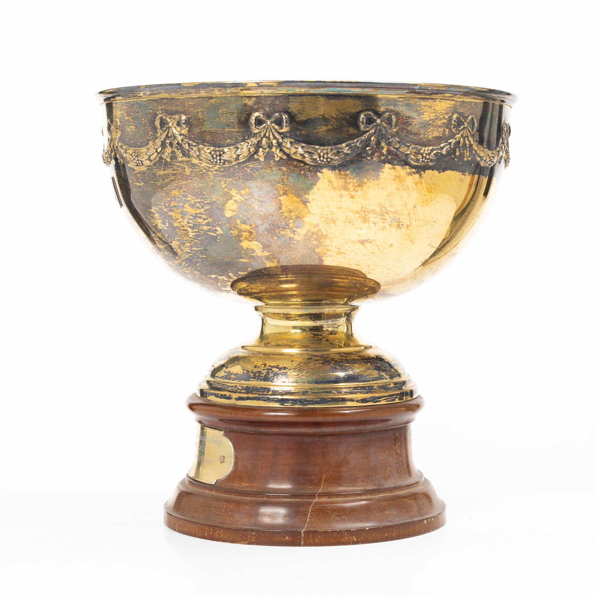 C.G. Hallberg, A silver gilt bowl, Stockholm 1915.