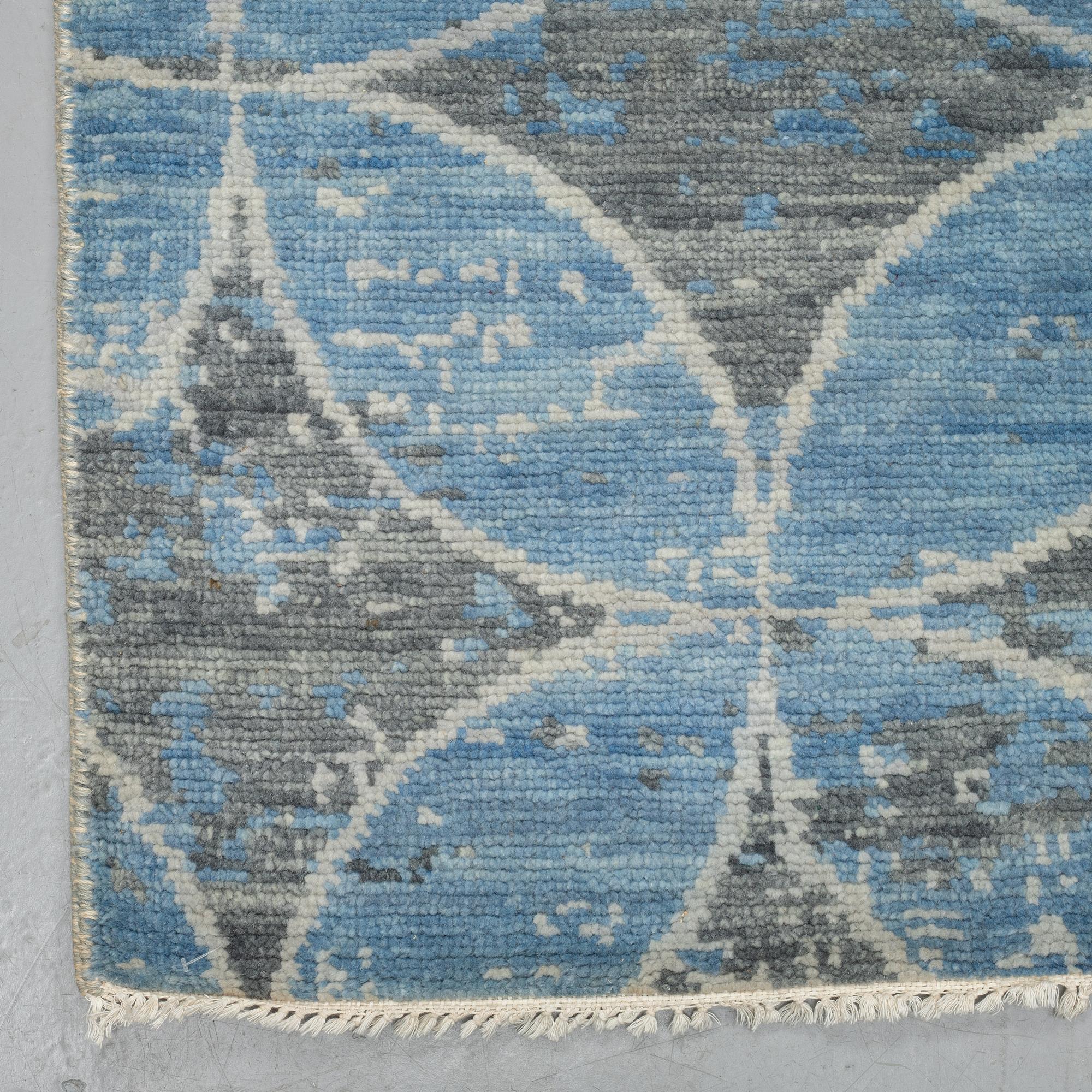 A carpet, oriental, ca 305 x 246 cm.