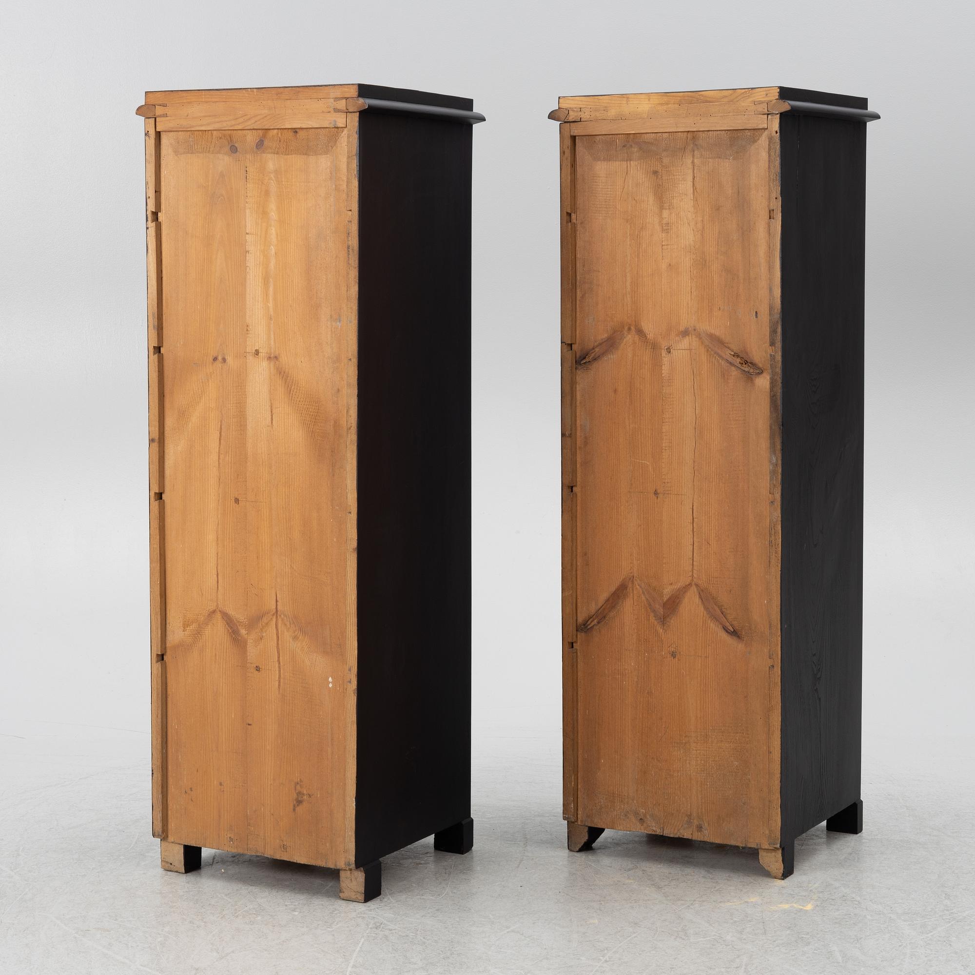 Skåp, ett par, omkring 1900.