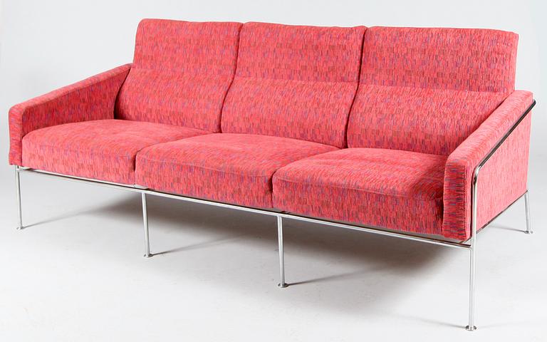 SOFFA samt 2 FÅTÖLJER, Fritz Hansen, Danmark, 1960-tal.