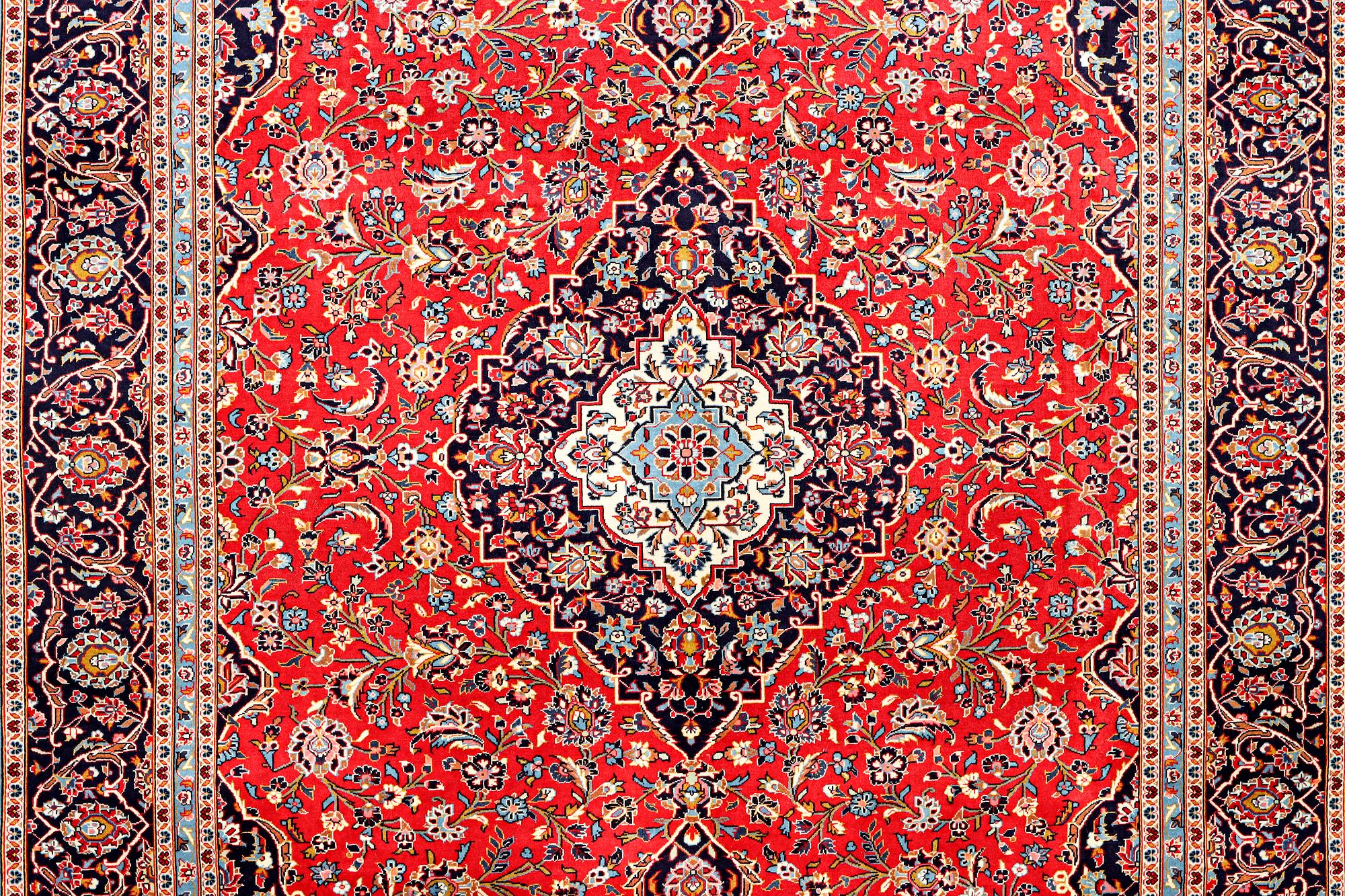 A Kashan carpet, c. 401 x 292 cm.