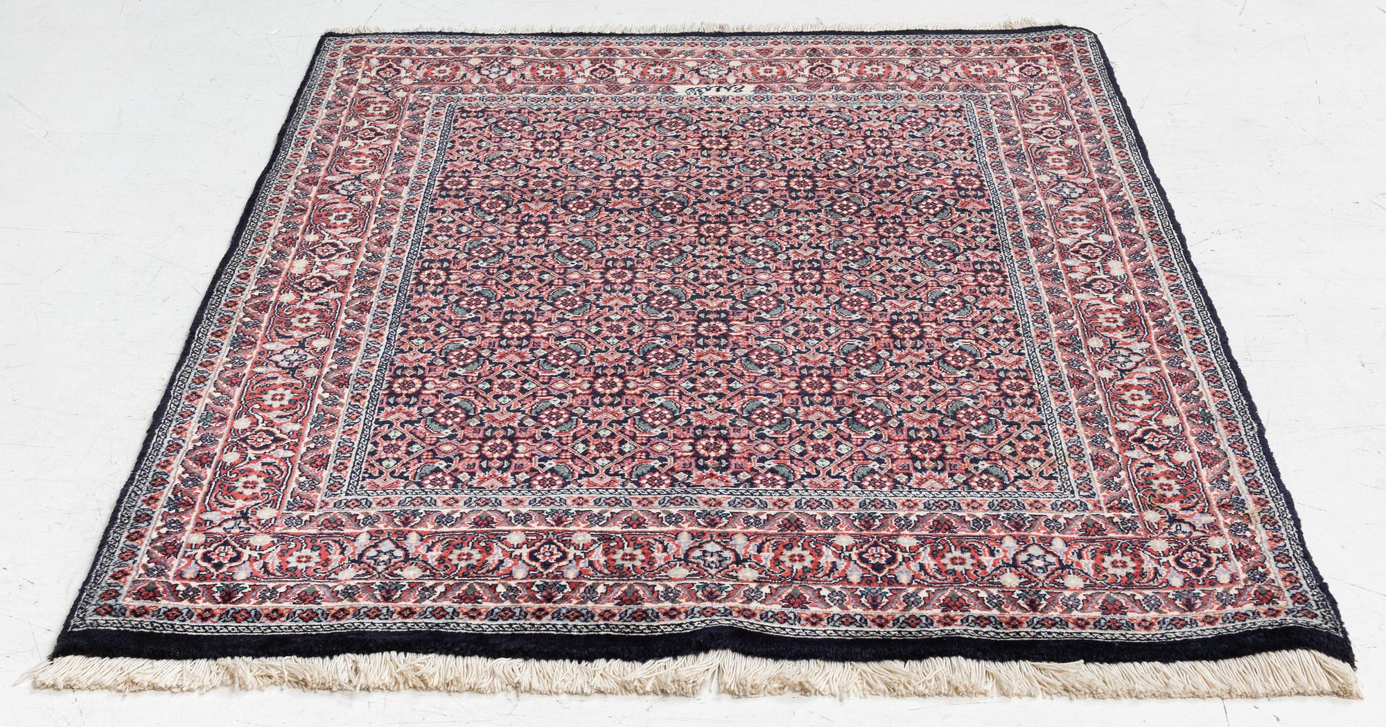 Matta, Bidjar, signerad, ca 141 x 100 cm.