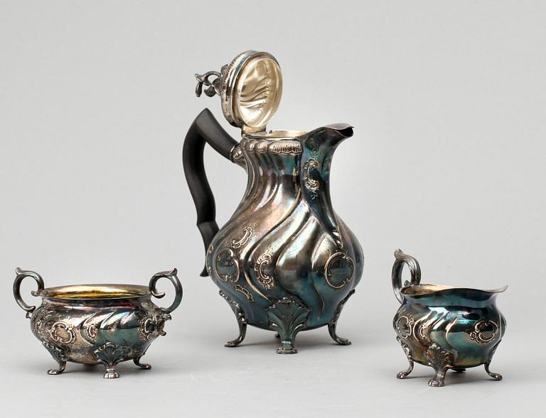 KAFFESERVIS, 3 delar, silver. C G Hallberg, Stockholm 1946. Tot vikt c:a 600 g.