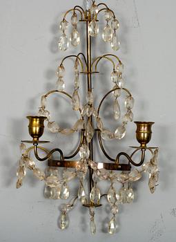 VÄGGAPPLIQUER, ett par, mässing och glas, gustaviansk stil, 1900-tal.