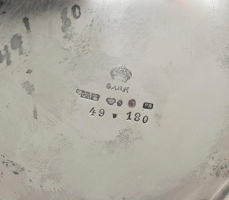 VASER, 3 delar, silver, Cg Hallberg, Stockholm, 1928. Totalvikt ca1175g.