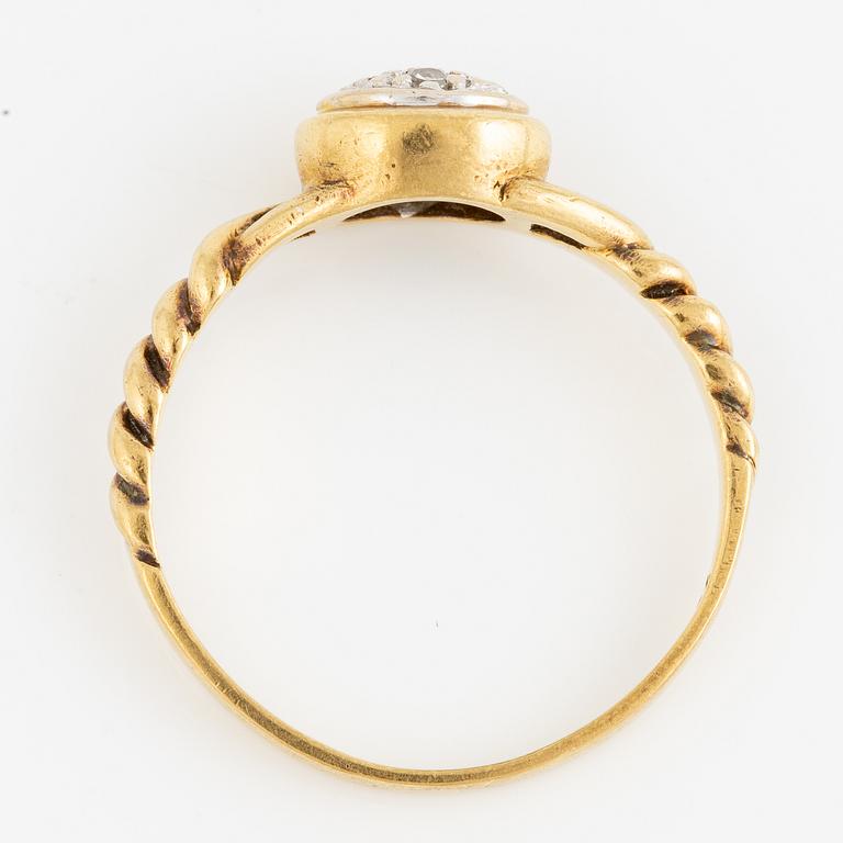 Ring, 18K gold with octagon-cut diamonds.