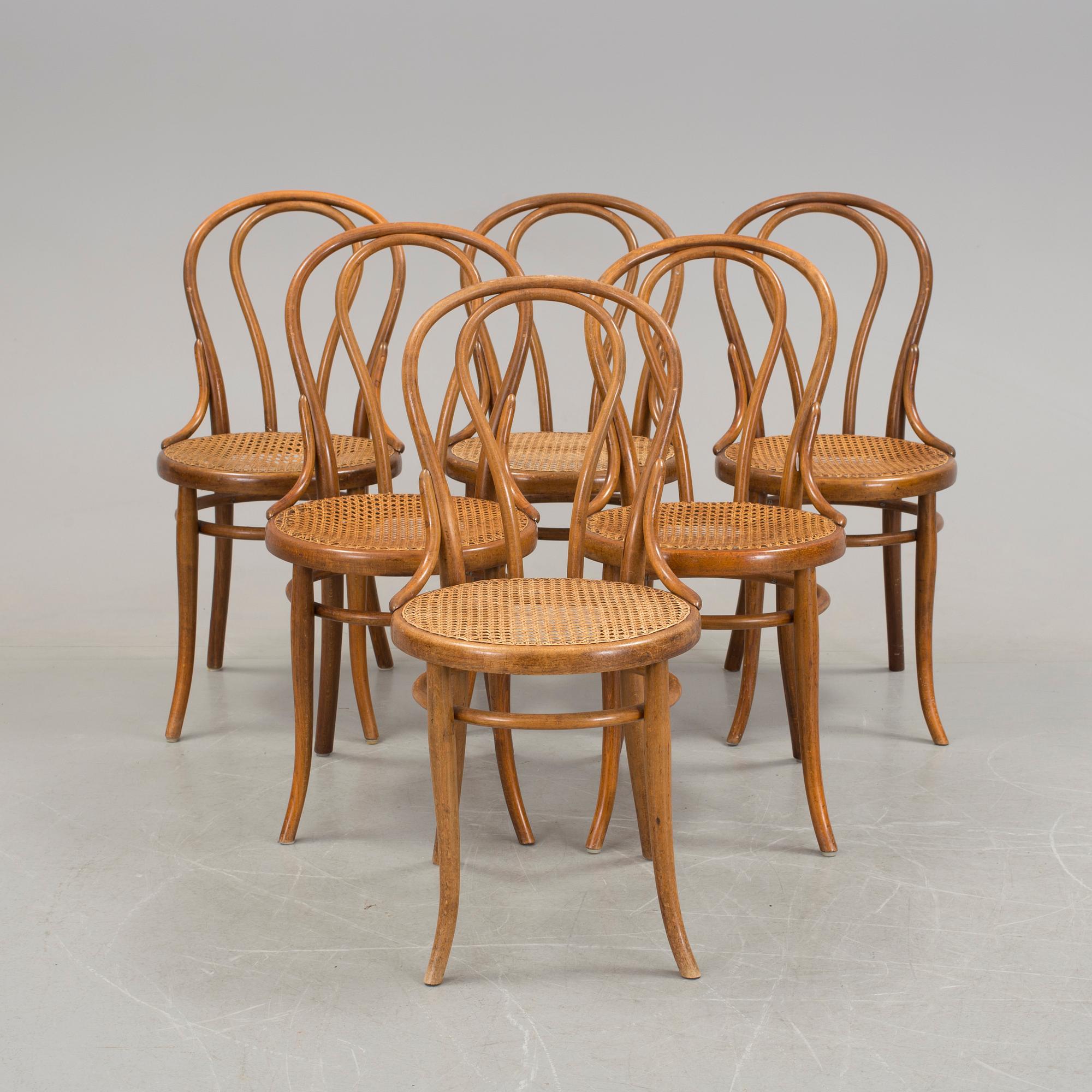 A set of six Thonet "Konsumstuhl Nr. 14" chairs fron the first half of the 20th century.