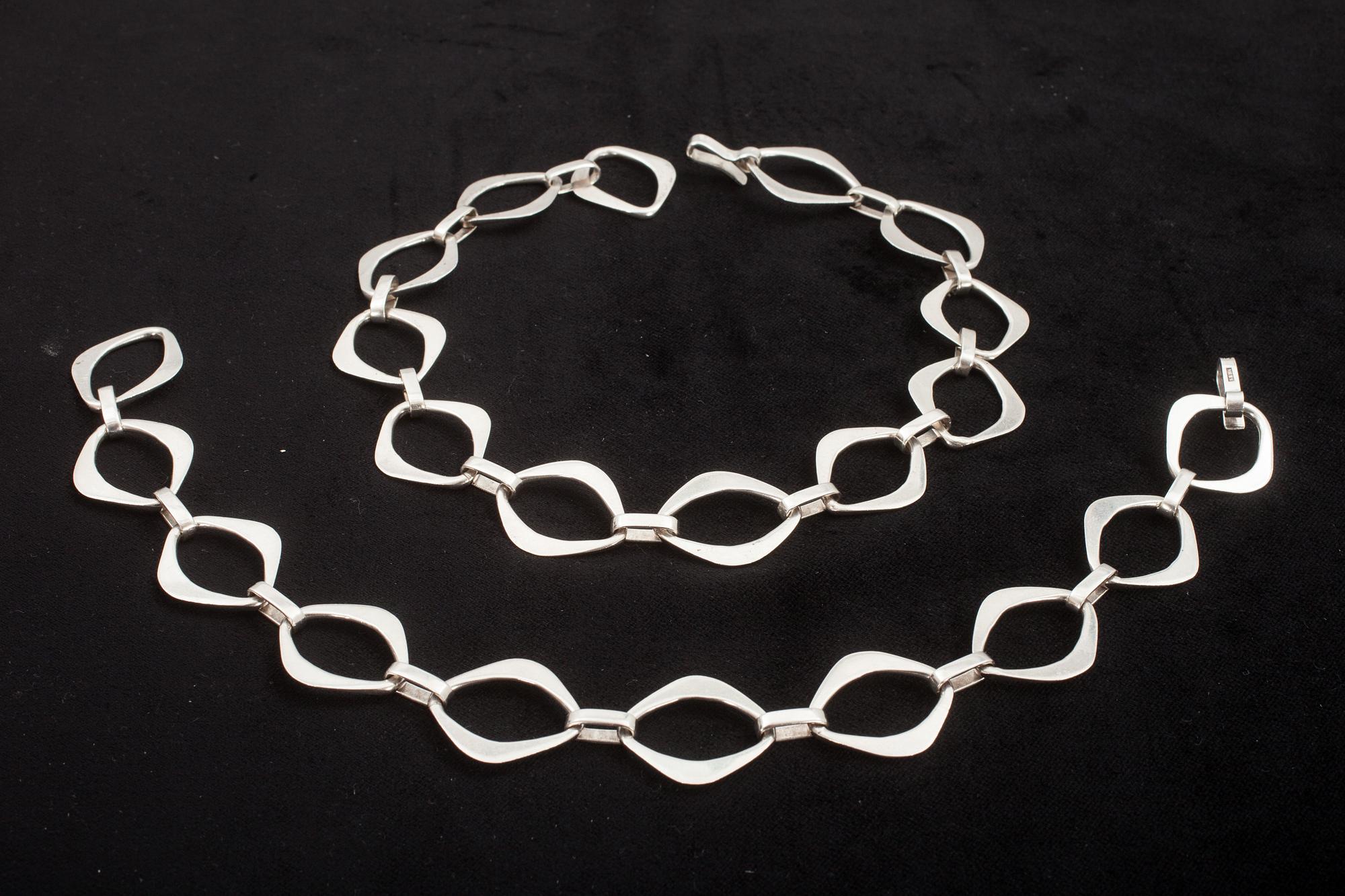 HALSLÄNK, 2 delar, sterlingsilver, Sven Erik Högberg, Göteborg, 1957. Vikt ca 120 g.