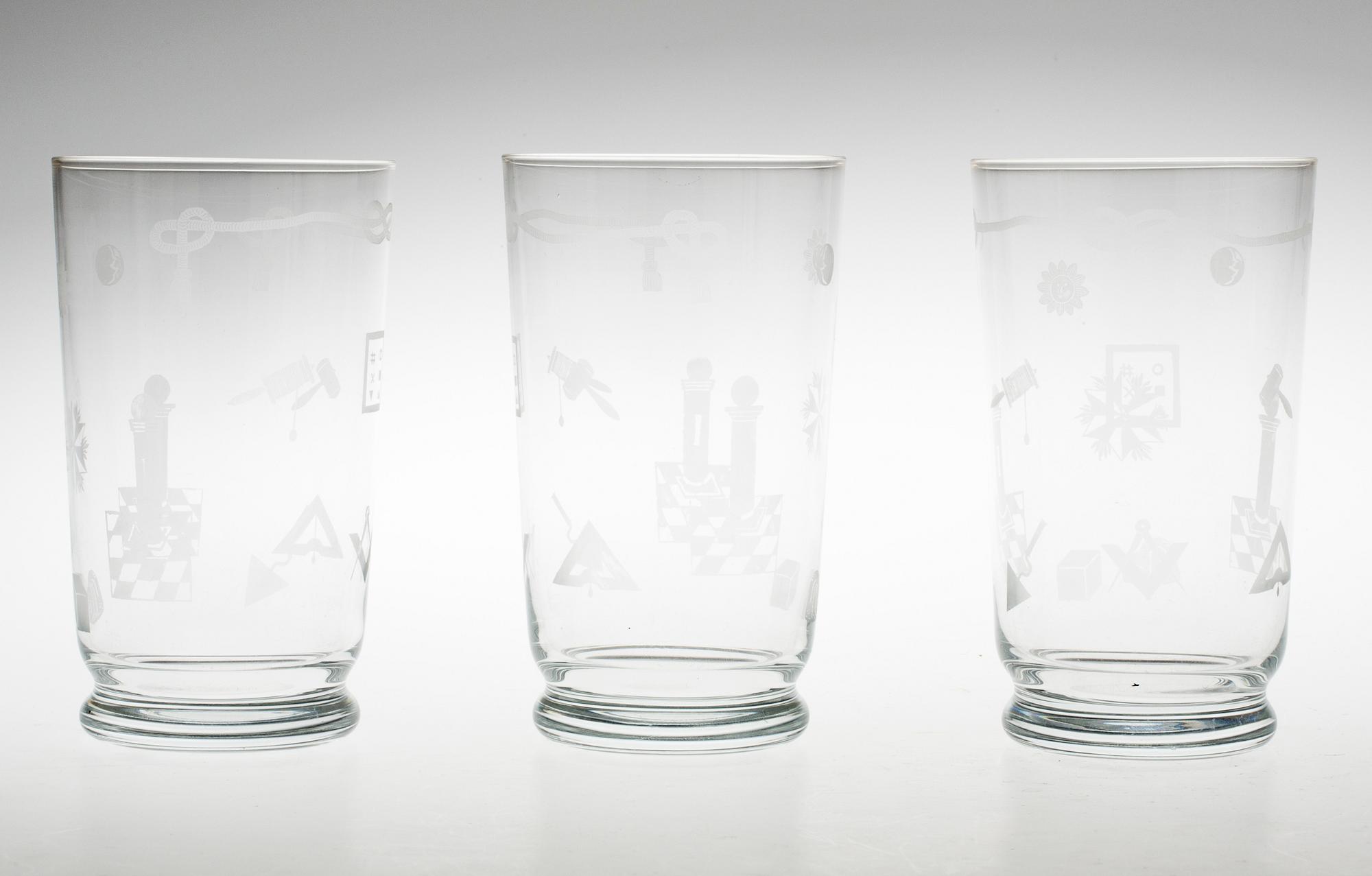 GROGGLAS, 12 st, glas. Med dekor av frimurarsymboler, 1930-tal.