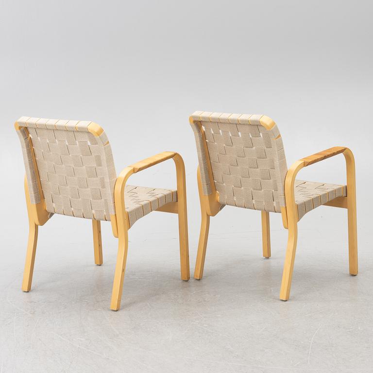 Alvar Aalto, Karmstolar, ett par, modell 45, Artek, Finland.