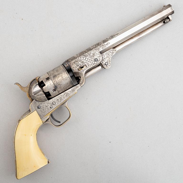 A percussion revolver, Colt 1851 Navy, in case, from the year 1863.
