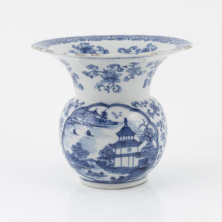 Spottkopp, "Zhadou", kompaniporslin, Qingdynastin, Qianlong (1736-95).