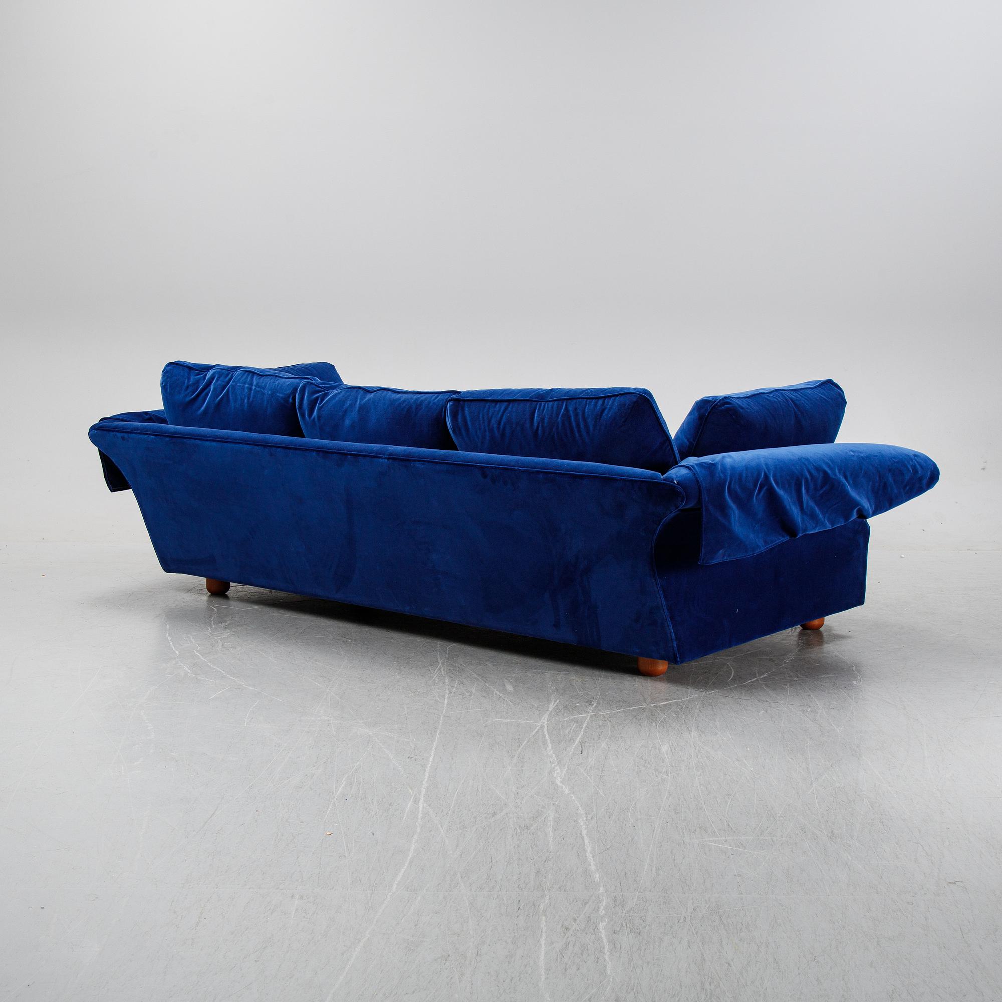 Josef Frank, a 'Liljevalchs' sofa, Svenskt Tenn, Sweden, recent production.